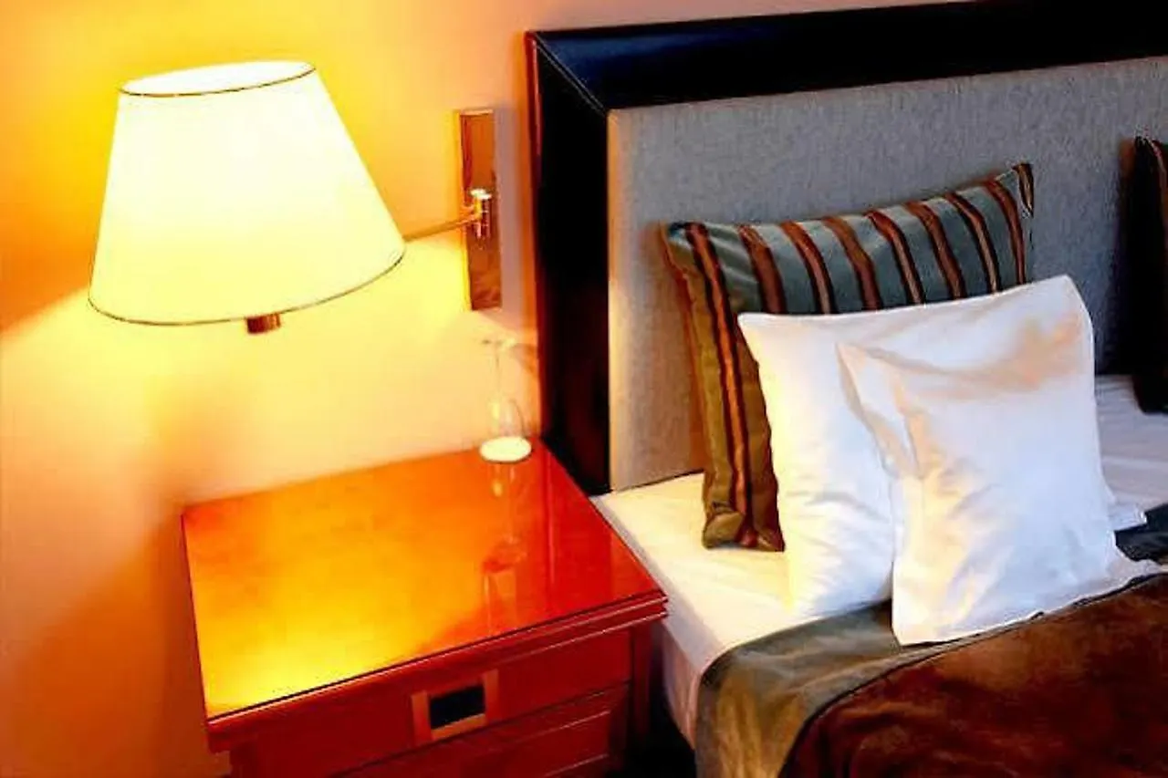 Elvis Presley'S Heartbreak Hotel Memphis USA